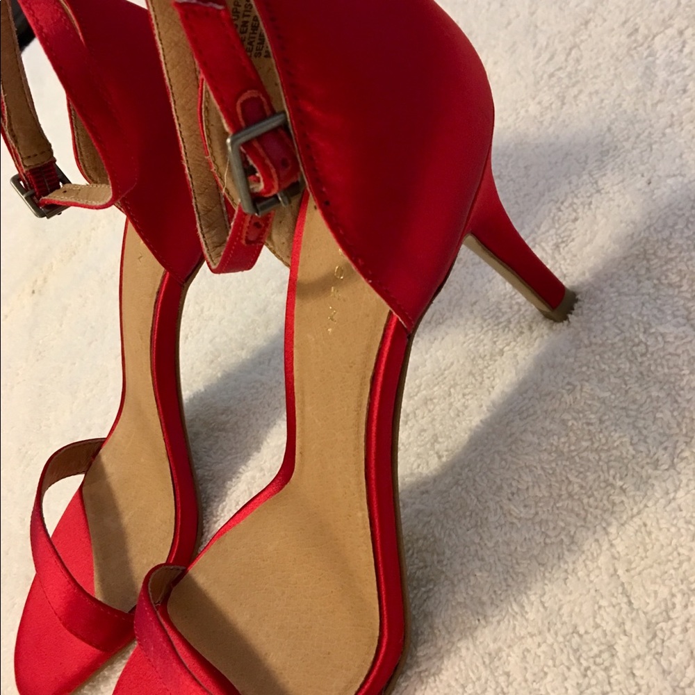 Brand New Super Stylish Heels By HALOGEN- heel 3.5 inches - size 7M. - box 3